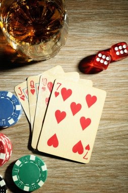 Live baccarat dealer at Singapore Pools table streaming in HD on sejuk4d app